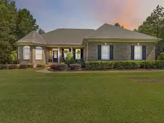 Stylish Ranch on Lush Bermuda Lawn