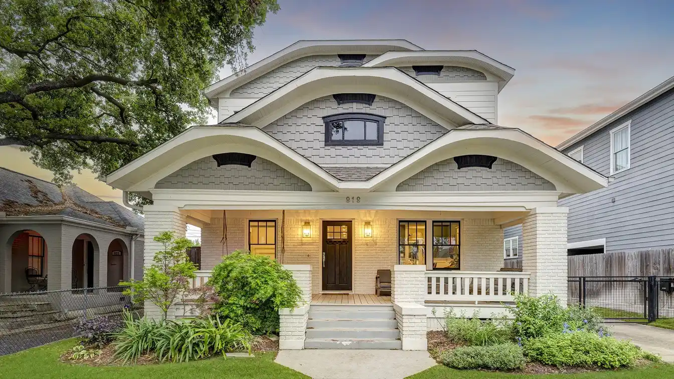Welcoming Woodland Heights Luxury Home