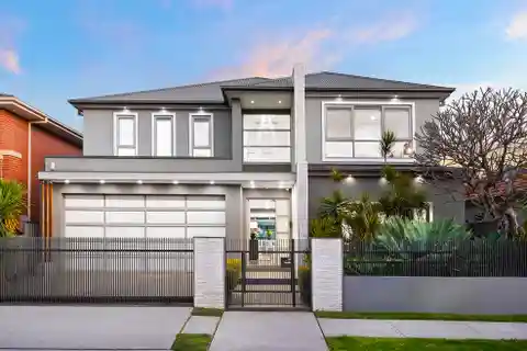 Lavish Home One Block from Heffron Park