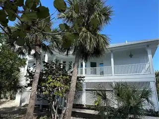 Light and Bright Florida Style Home in Herons Landing