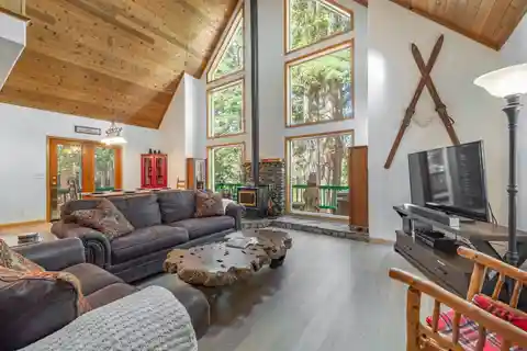 Charming Mountain Chalet in Coveted Community