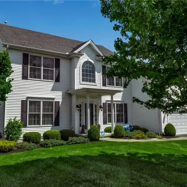 BEAUTIFULLY DESIGNED RESIDENCE IN DESIRABLE HIGHLAND FARMS