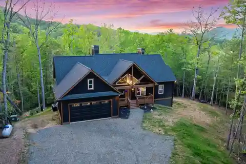 Expansive Family Retreat