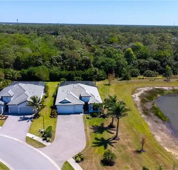 LUXURY AND PRIVACY WITH LAKE VIEWS