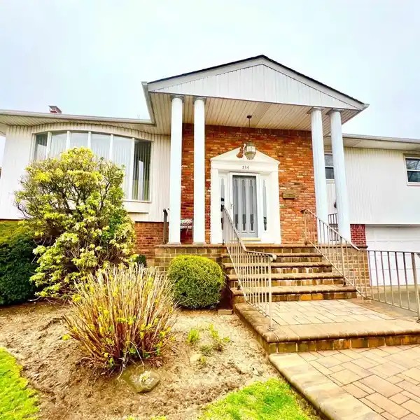 STATELY NORTH WOODMERE HIGH RANCH