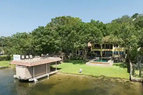 Mediterranean-Style Retreat on Lake Austin