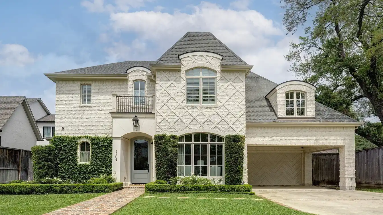 Exquisite Traditional Home in Sought-after Briargrove
