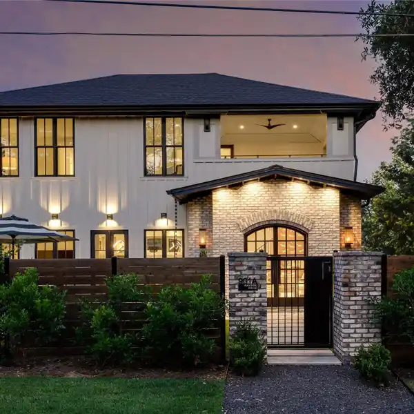 EXCEPTIONAL PROPERTY IN DEEP EDDY