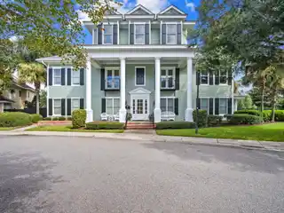 Luxurious Second Floor Condominium