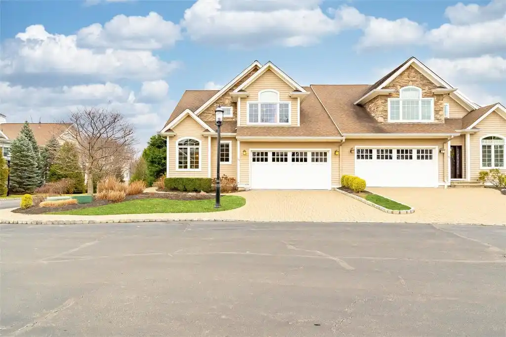 Move-in Ready Corner Unit in the Hollows at Blue Hill