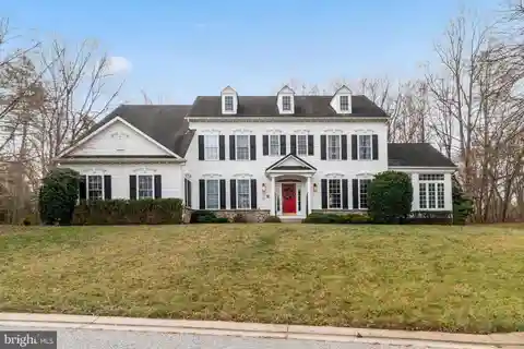 Six Bedroom Home on a Cul-de-sac Acre