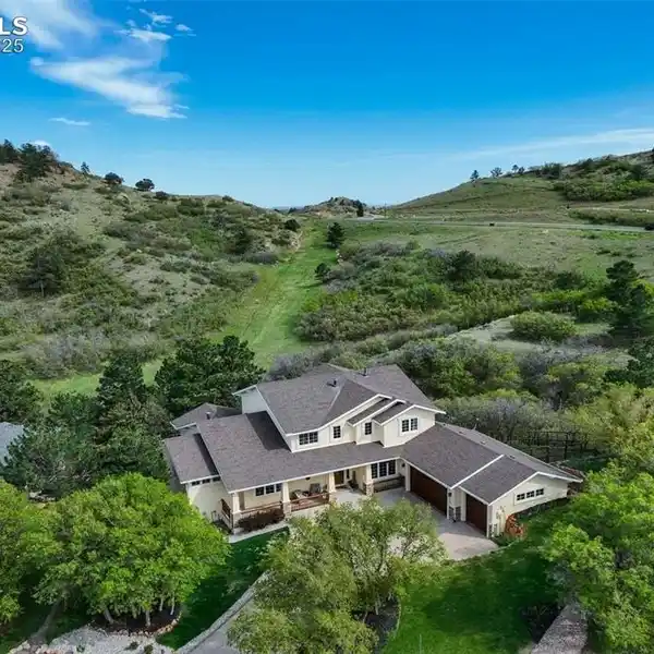 UPDATED LUXURY HOME ON A QUIET CUL-DE-SAC