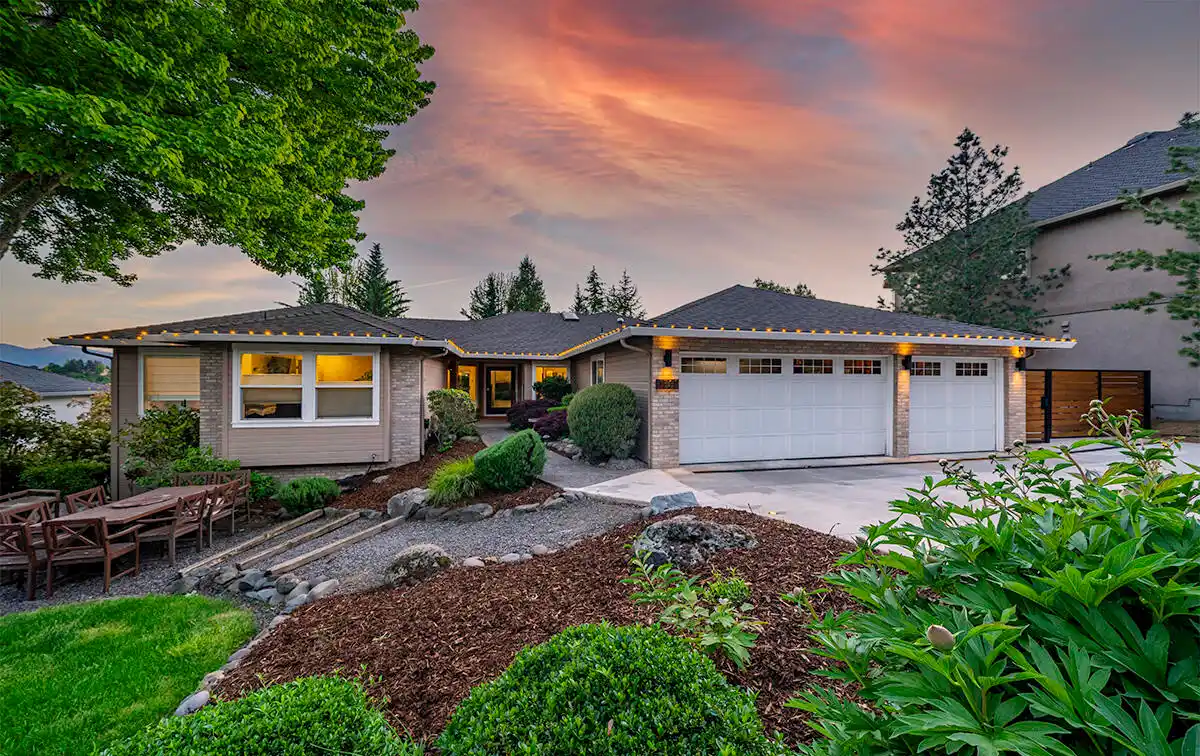 Exceptional Residence with Panoramic Views