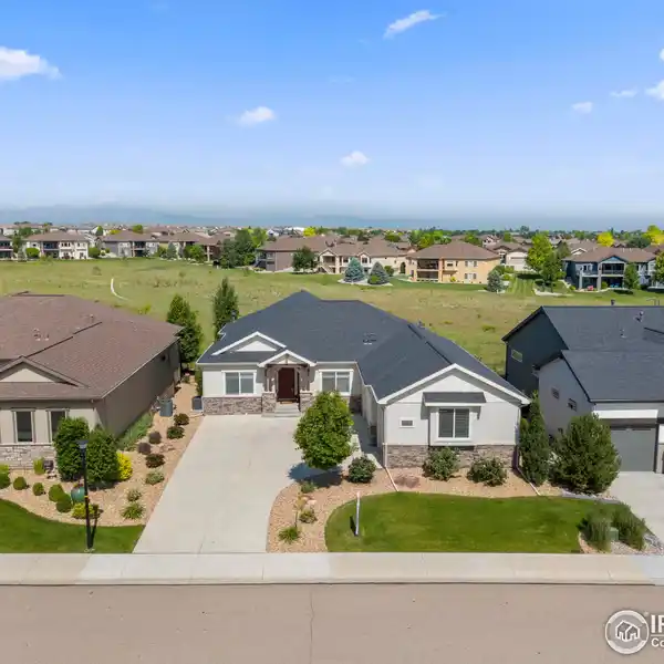 MODERN COMFORT WITH EFFORTLESS LIVING