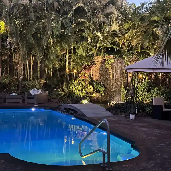 SERENE TROPICAL OASIS