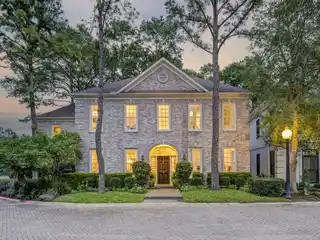 Refined Living in Gated Hudson Forest