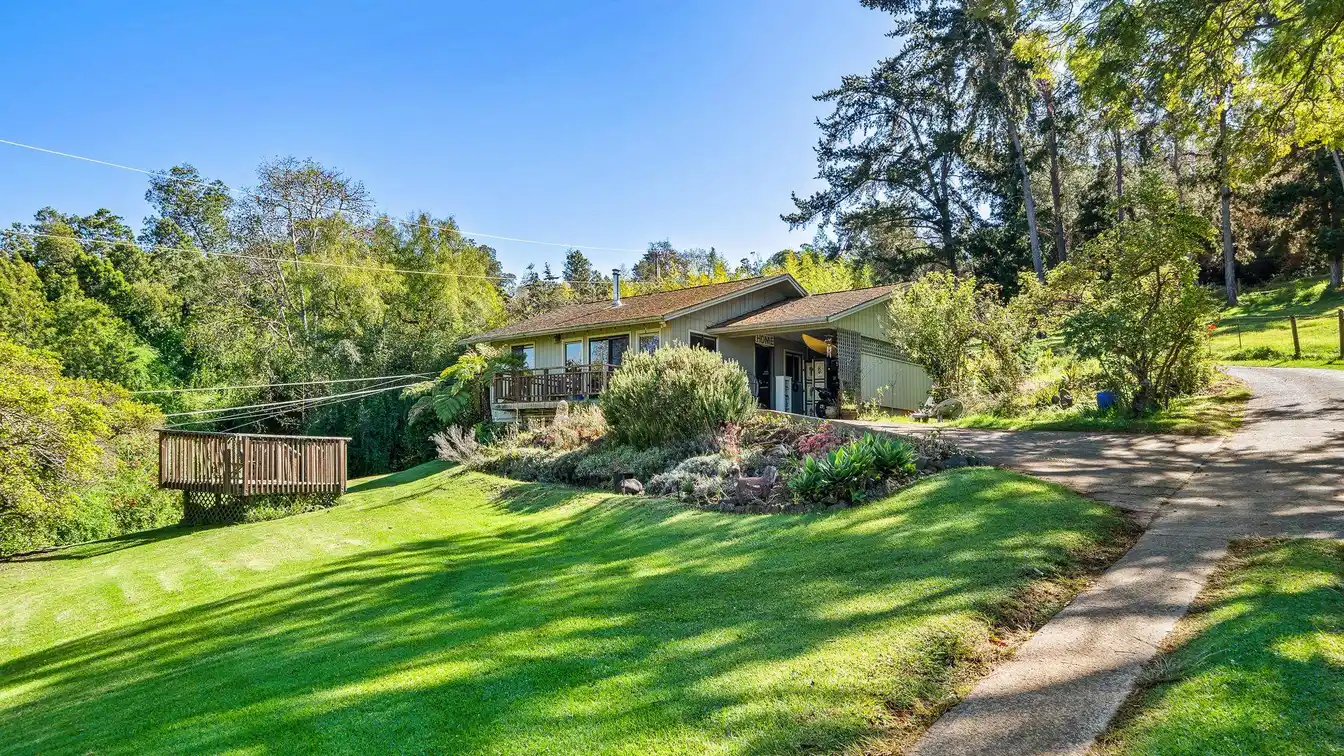 Unique Upcountry Maui Cottage
