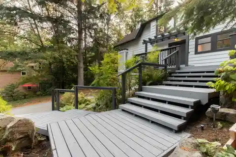 Amazing Location at the Top of Thunderbird Ridge