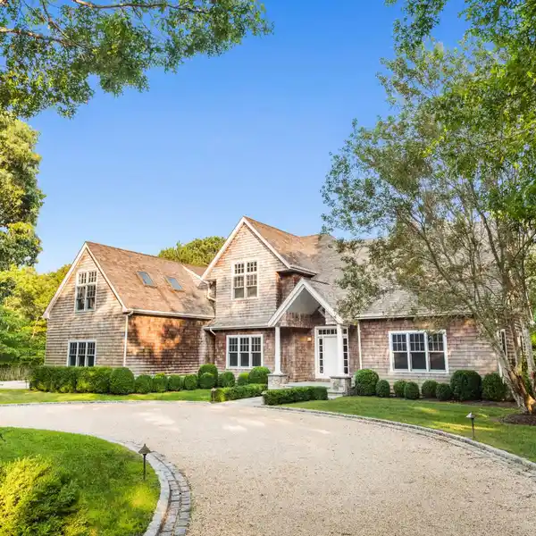 NEWLY RENOVATED HAMPTONS HOME FOR RENT