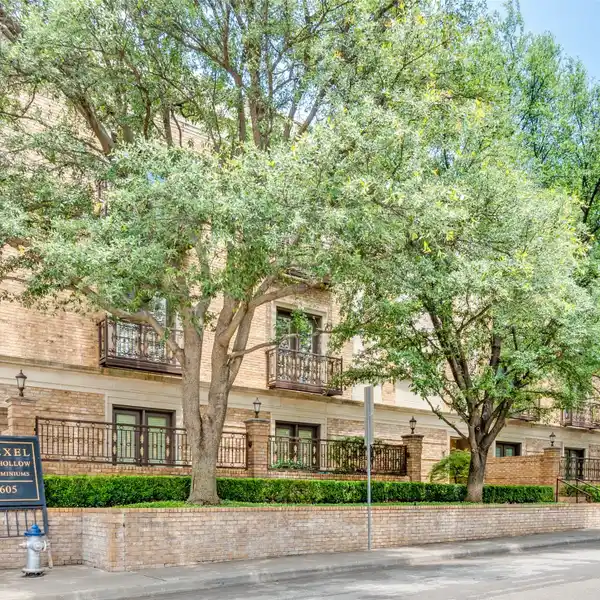 PENTHOUSE LEVEL AT DREXEL PARK HOLLOW CONDOMINIUMS