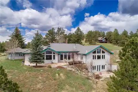 Modern Comfort with Foothills Serenity