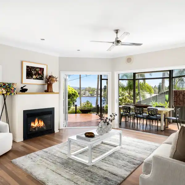 COASTAL HAVEN WITH LAGOON VIEWS AND LUXE DESIGN