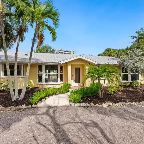 UNIQUE AND SPACIOUS LAKEFRONT PROPERTY