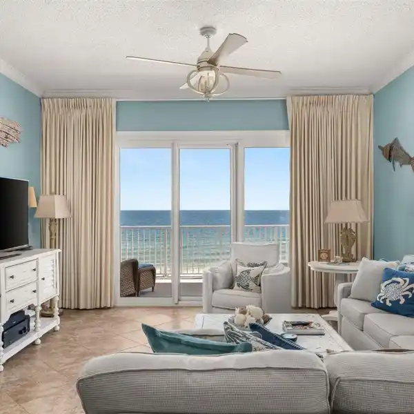 SERENE GULF RETREAT WITH WRAP-AROUND BALCONY