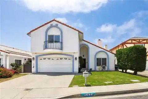 Energy-Efficient Luxury in Prime Cul-De-Sac Location