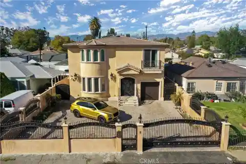 Stunning Custom Home Near Arts District