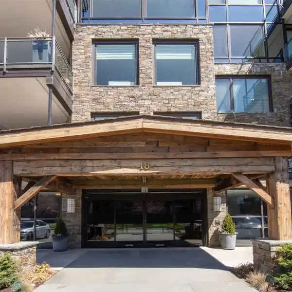GORGEOUS HOME IN A UNIQUE WATERFRONT COMMUNITY
