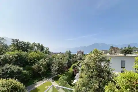 Stylish Flat with Lake and Mountain Views