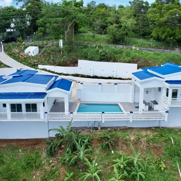 BRAND NEW AND EXPANSIVE VILLA IN IDEAL LOCATION