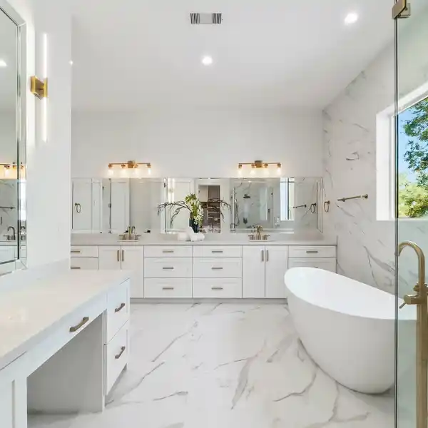 LUXURIOUS HOME IN HOUSTON’S PRESTIGIOUS TIMBERGROVE MANOR