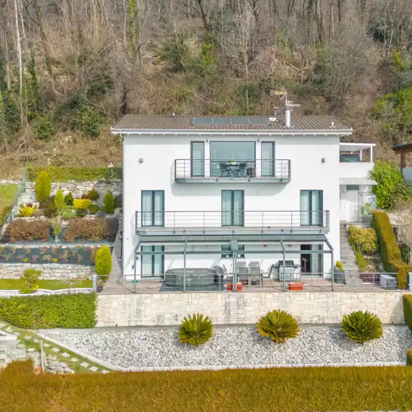 FOUR BEDROOM HOME WITH ELEVATED VIEWS