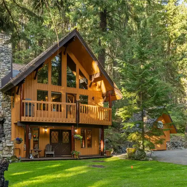 BEAUTIFUL NORTHWEST CHALET