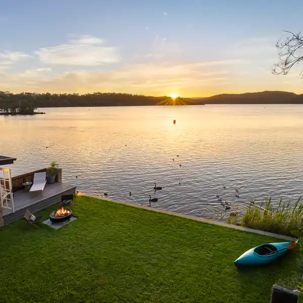 SEVEN-BEDROOM SANCTUARY ON NARRABEEN LAKE