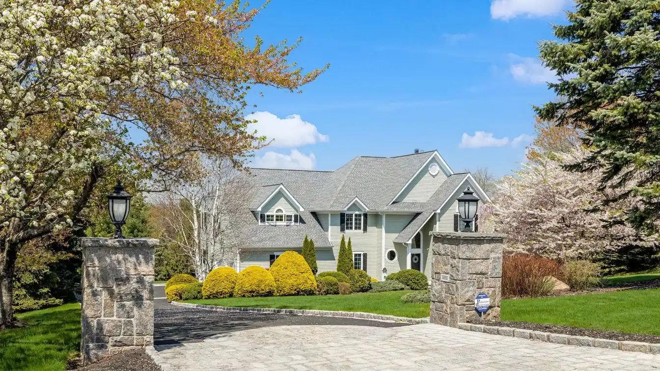 Beautifully Maintained Custom-built Colonial