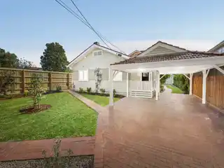 Captivating Home in a Gorgeous Setting