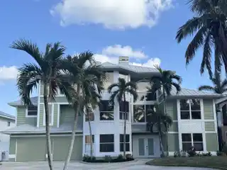 Spectacular Waterfront Retreat