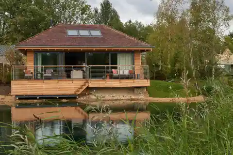 Luxury Lakeside Living