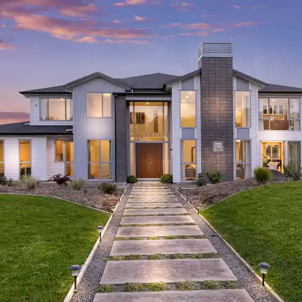 HUGE FAMILY HOME WITH ENDLESS POSSIBILITIES