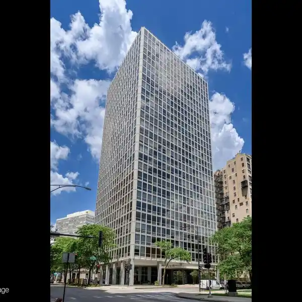 CREATE A SPECTACULAR HOME IN AN ICONIC BUILDING
