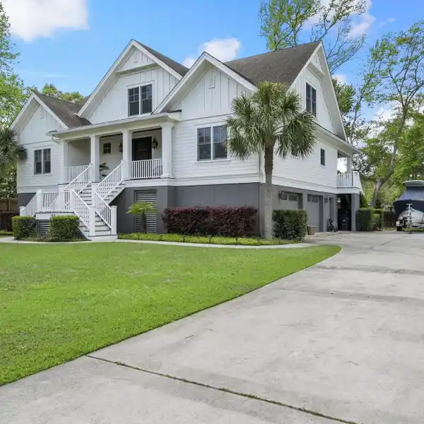 CUSTOM LOWCOUNTRY LIVING