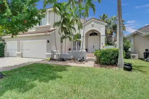Beautifully Upgraded Home in Oakridge