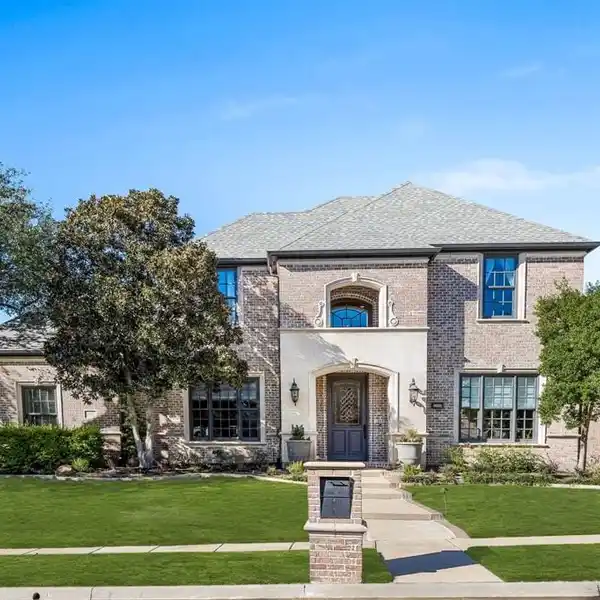 MAGNIFICENT HOME IN SHOAL CREEK