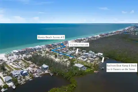 Charming Olde Florida Cottage Steps to Bonita Beach