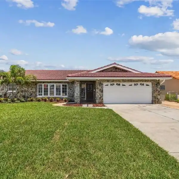 EXPANSIVE COASTAL DREAM RETREAT