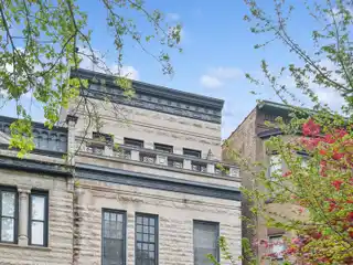 Stately Rowhome in East Lincoln Park