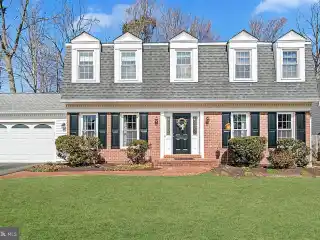 Unique Open Floor Plan Meets Dream Kitchen